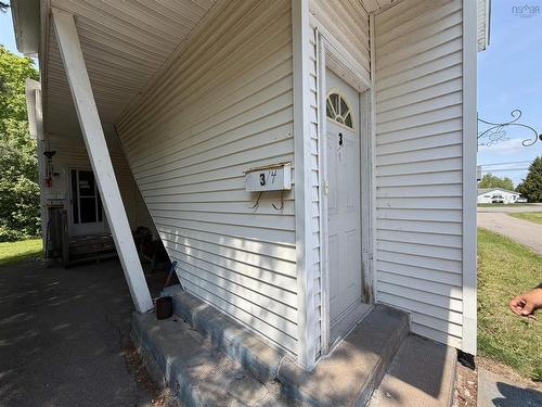 98 Victoria Street W, Amherst, NS 