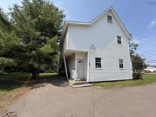 98 Victoria Street W, Amherst, NS 