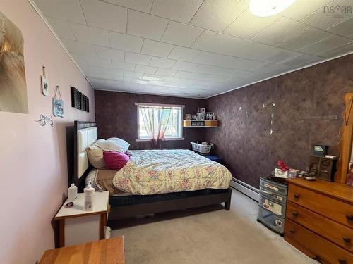 98 Victoria Street W, Amherst, NS 