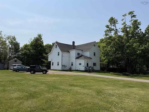 98 Victoria Street W, Amherst, NS 