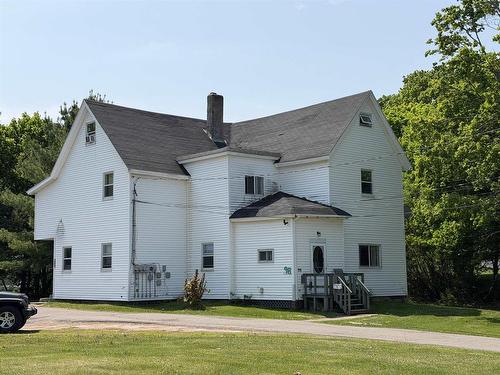 98 Victoria Street W, Amherst, NS 