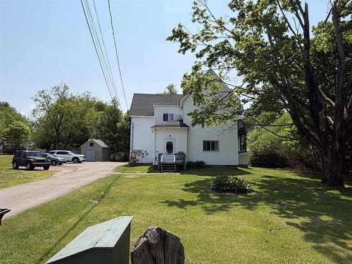 98 Victoria Street W, Amherst, NS 