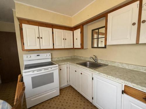 98 Victoria Street W, Amherst, NS 
