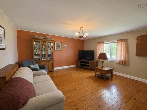 98 Victoria Street W, Amherst, NS 