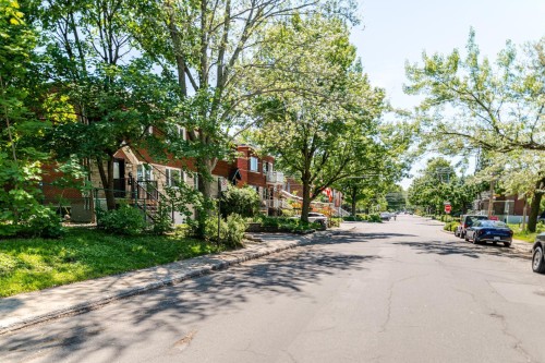 Street - 6982 Av. De Chester, Montréal (Côte-Des-Neiges/Notre-Dame-De-Grâce), QC 