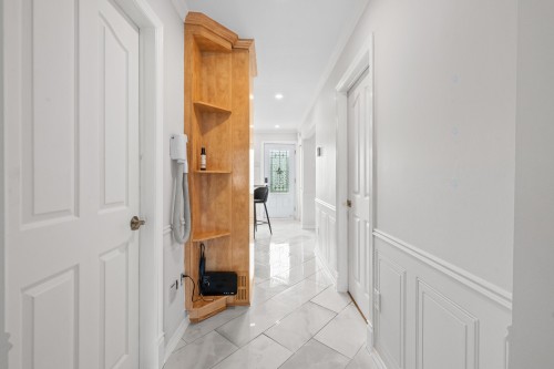 Passageway - 111 Rue Longtin, Saint-Constant, QC 