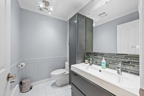 Powder room - 111 Rue Longtin, Saint-Constant, QC 