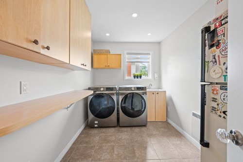 Laundry - 111 Rue Longtin, Saint-Constant, QC 