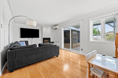 Living Room - 111 Rue Longtin, Saint-Constant, QC 