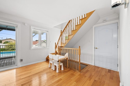 Living Room - 111 Rue Longtin, Saint-Constant, QC 