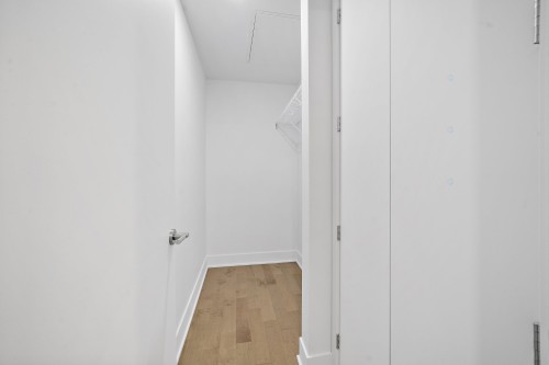 Penderie (Walk-in) - 416-1320 Rue Olier, Montréal (Le Sud-Ouest), QC 