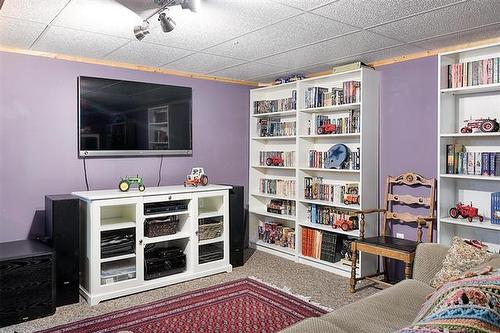 699 Elm St, Winnipeg, MB 
