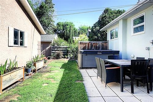 699 Elm St, Winnipeg, MB 