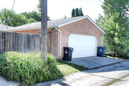 699 Elm St, Winnipeg, MB 