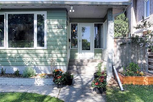 699 Elm St, Winnipeg, MB 