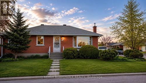 625 CLARKE AVENUE  Ottawa, ON K1K 0Y6
