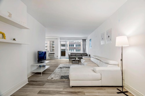 Living Room - 501-3445 Rue Drummond, Montréal (Ville-Marie), QC 