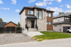 271 Rue Madeleine  Saint-Lin/Laurentides, QC J5M 0A1