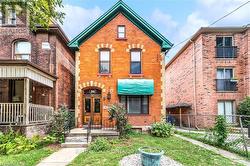 30 VICTORIA AVENUE N Hamilton, ON L8L 5E1