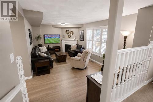 214 Ravina Ave, Garson, ON 