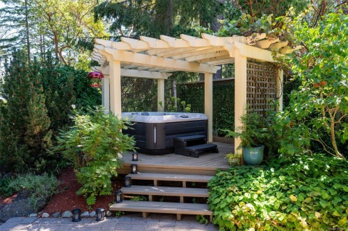 1062 River Rd, Highlands, BC 