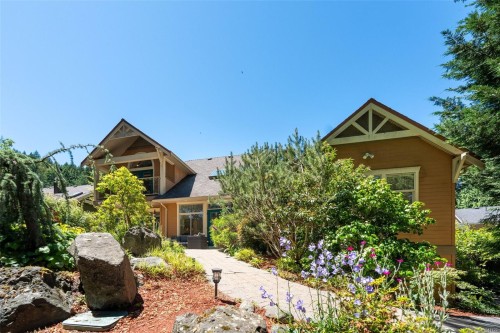 1062 River Rd, Highlands, BC 