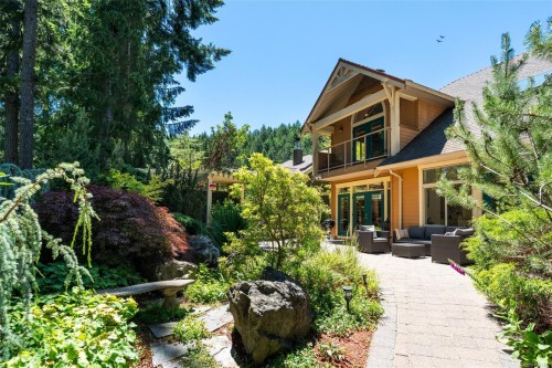 1062 River Rd, Highlands, BC 