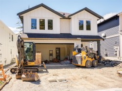 671 Madrona Pl Langford, BC V9B 6C6