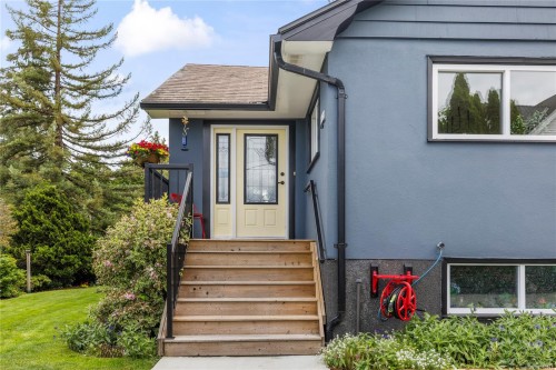 446 Davis Rd, Ladysmith, BC 
