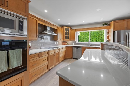 446 Davis Rd, Ladysmith, BC 
