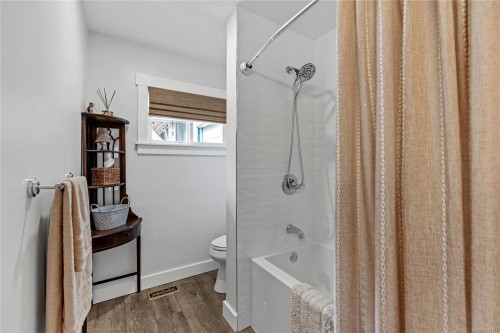 446 Davis Rd, Ladysmith, BC 