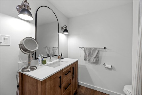 446 Davis Rd, Ladysmith, BC 