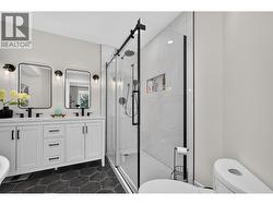 5-pce ensuite with Soaker Tub and Dual Vanity - 