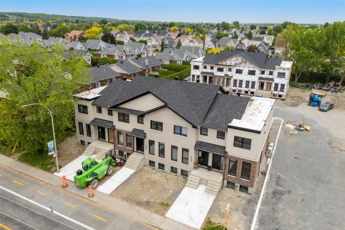 Front of Structure - 102-127 Mtée Des Trinitaires, Saint-Basile-Le-Grand, QC - Outdoor