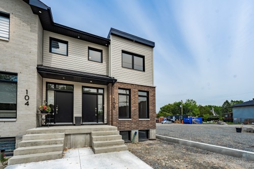 Front of Structure - 201-127 Mtée Des Trinitaires, Saint-Basile-Le-Grand, QC - Outdoor
