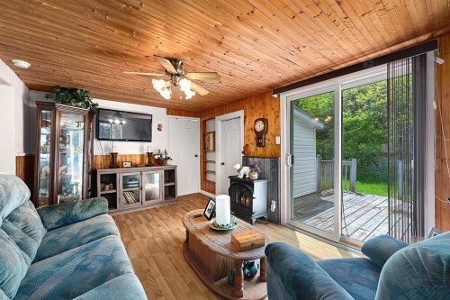 Living Room - 11 Ch. D'Aylmer, Bristol, QC 