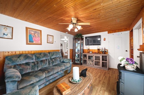 Living Room - 11 Ch. D'Aylmer, Bristol, QC 