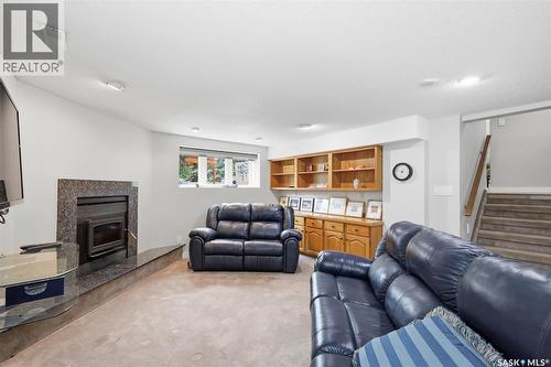 516 Lake Crescent, Saskatoon, SK 