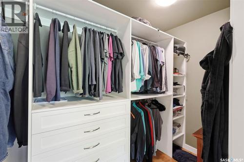 516 Lake Crescent, Saskatoon, SK 