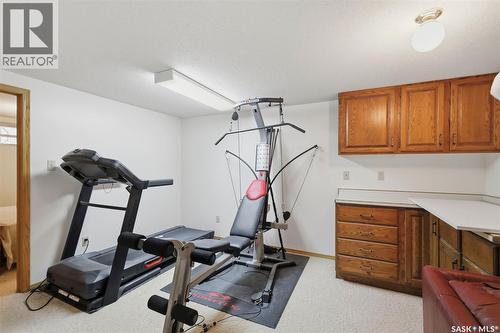 516 Lake Crescent, Saskatoon, SK 