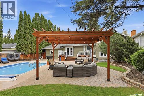 516 Lake Crescent, Saskatoon, SK 