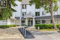 329 960 Assiniboine AVENUE  Regina, SK S4V 2P8