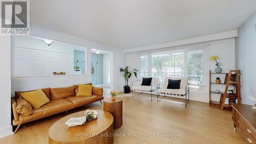 54 Senator Reesor'S Drive, Markham, ON - Indoor Photo Showing Living Room