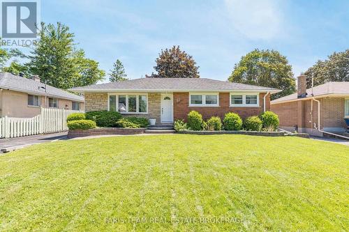 37 DOWNSVIEW DRIVE  Barrie, ON L4M 4P9