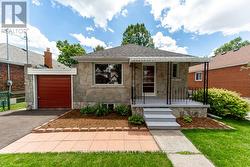 61 YORKVIEW DRIVE  Toronto, ON M2R 1J7