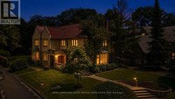 208 ROXBOROUGH DRIVE Toronto, ON M4W 1X8