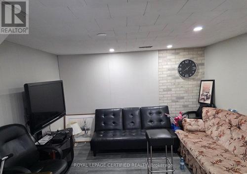 2 Rideau Crescent, Hamilton, ON 
