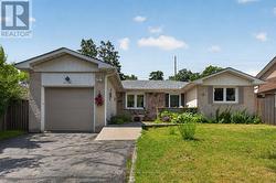 1379 TYNEBURN CRESCENT  Mississauga, ON L4X 1P6