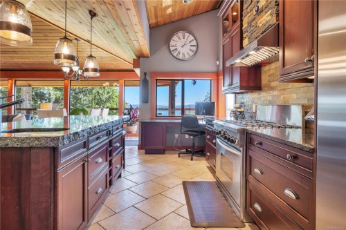 1370 Ivor Rd, Nanaimo, BC 