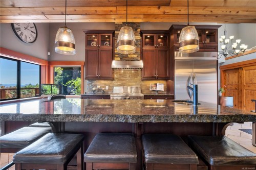 1370 Ivor Rd, Nanaimo, BC 